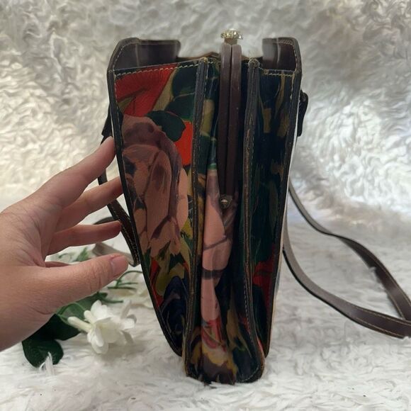 PATRICIA NASH Floral Printed Leather Rhinestone Lock Detail, Hinged Shoulder Bag - Picture 4 of 12